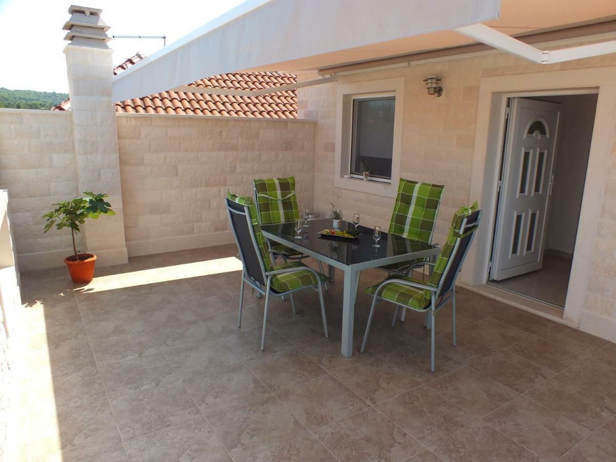 Apartments Marko Sutivan Insel Brac Esterno foto